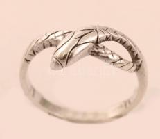 Ezüst gyűrű , Ag., nettó: 1,9 gr., jelzés nélkül , méret:52 /Silver ring, net, Ag. 1,9 grams, withouth hallmark, size:52