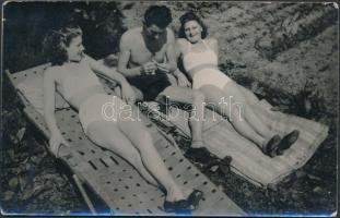 6 db RÉGI motívumos képeslap, vegyes minőségben; hölgyek, erotika, köztük nem képeslap hátoldalúak /...