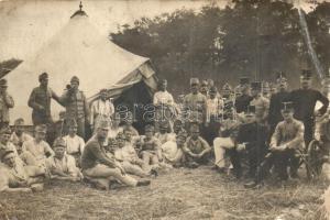 3 db I. világháborús katonai képeslap; Eger kaszárnya, csoportképek / 3 WWI military postcards; military barracks, group photos