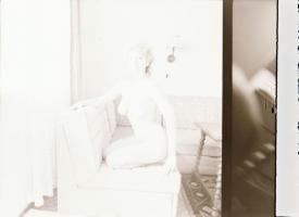 1987 Aktfotó negatívok, 13 db felvétel, tároló tasakban, 6x6 cm