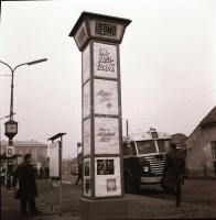 1983 Budapest, az 55-ös autóbusz forgalmi helyzetben, 2 db vintage fotó (10x15 cm) + 1 db negatív 19...
