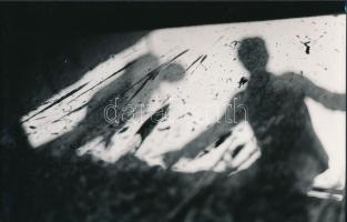 1972 Árvai Zoltán: Vakolás, feliratozott vintage fotóművészeti alkotás, 15,5x24 cm