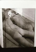 cca 1972 Akt reprók magazinokból, 32 db negatív tároló tasakban, 24x26 mm