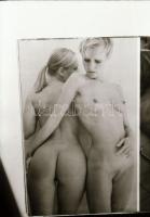 cca 1972 Akt reprók magazinokból, 32 db negatív tároló tasakban, 24x26 mm