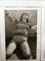 cca 1972 Akt reprók magazinokból, 32 db negatív tároló tasakban, 24x26 mm