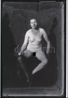 cca 1935 Egy vándorfényképész hagyatékában talált finoman erotikus aktfotó, korabeli üveglemez negatívról készült mai nagyítás, 25x18 cm / erotic photo, 25x18 cm