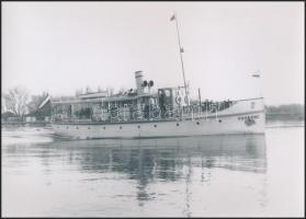 cca 1930-1960 Balaton, Csobánc hajó négy különböző időpontban, korabeli negatívokról készült későbbi...