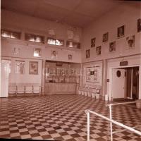 1973 Budapest, Táncsics mozi kívül-belül, 7 db szabadon felhasználható negatív, 6x7 cm