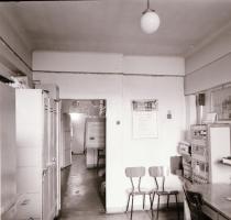 1973 Budapest, Táncsics mozi kívül-belül, 7 db szabadon felhasználható negatív, 6x7 cm