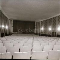 1973 Budapest, Táncsics mozi kívül-belül, 7 db szabadon felhasználható negatív, 6x7 cm