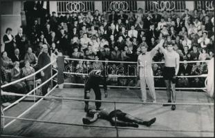 cca 1965 Kiütéses győzelem, vintage fotó, 15x23,5 cm