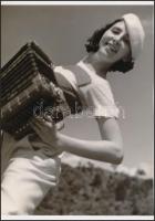 cca 1935 Szentpál Olga (1895-1968) mozgásművészeti iskolájának archívumában fellelt vintage fotóról készült másolat, modern nagyítás, 25x18 cm