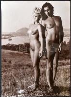 cca 1978 Tájkép csábító előtérrel, vintage fotó, 40x30 cm / erotic photo, 40x30 cm