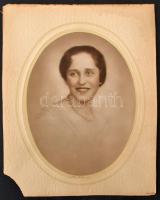 cca 1930 Angelo (1894-1974): Női portré, matricával jelzett, aláírt vintage fotó, 22x16,5 cm, karton (sarka hiányos) 29x23 cm