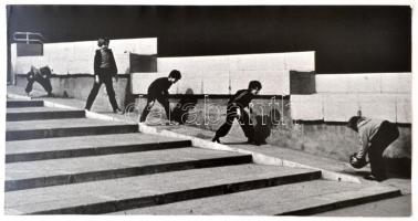 cca 1978 Giltán Tivadar: Játék, pecséttel jelzett vintage fotóművészeti alkotás, 21x40 cm
