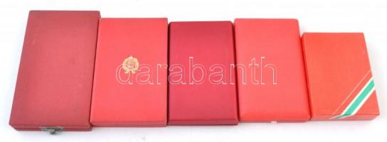 Vegyes 5db-os szocialista kitüntetés tétel, közte 1985. "Munka Érdemrend" arany fokozata z...