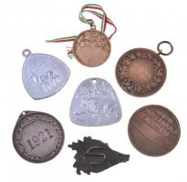 7db-os vegyes magyar és külföldi vadász témájú emlékérem és jelvény, közte Iván István (1905-1968) D...