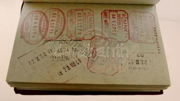 1967 Jugoszláv útlevél, Tot Sági András részére, számos pecséttel, többségében a Szeged-Röszkei hatá...