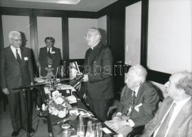 Szentágothai János (1912-1994), fotó, hátulján feliratozva, 12,5×18 cm