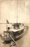 Csobánc típusú anyaghajó (őrnaszád), legénységgel a fedélzetén / Hungarian river guard ship &#039;Csobánc&#039; with her crew on deck, photo (EK)