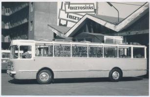 1968 Ikarus 659 busz fotó, a hátoldalán ajándékozási sorokkal, 14x9 cm.