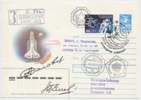 Anatolij Szolovjev (1948- ) és Alekszandr Balangyin (1953- ) szovjet űrhajósok aláírásai emlékborítékon, MIR alkalmi bélyegzéssel /  Signatures of Anatoliy Solovyev (1948- ) and Aleksandr Balandin (1953- ) Soviet astronauts on envelope with MIR special cancellation