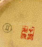 Kínai porcelán hamutál, kézzel festett, jelzett, kopásnyomokkal, d: 11,5 cm + kínai porcelán tálka, ...