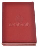 ~1950. "Kiváló Dolgozó" Rákosi-címeres zománcozott fém kitüntetés miniatűrrel dísztokban T...