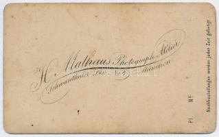 cca 1870 Ismeretlen fiatalember fotója, H. Mathaus műterme, München, keményhátú fotó, némileg foltos...