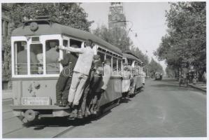 cca 1949  Budapest, A 67-es villamos a Thököly úton, utólagos előhívás, 10x15 cm