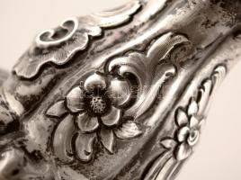 Nagy méretű antik ezüst (Ag.) asztalközép, jelzett (Bécs 1854),préselt és kalapált szárral és hullám...