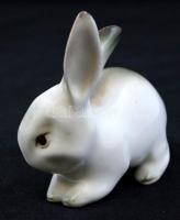 Zsolnay kisnyúl, kézzel festett, jelzett, apró kopásnyomokkal, m: 6,5 cm