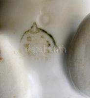 Zsolnay kisnyúl, kézzel festett, jelzett, apró kopásnyomokkal, m: 6,5 cm