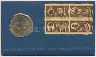 Amerikai Egyesült Államok 1972. Amerikai függetlenségi háború bicentenáriuma - George Washington aranyozott fém emlékérem bélyeges borítékon, elsőnapi bélyegzéssel (2x) T:1 USA 1972. American Revolution Bicentennial - George Washington coin letter with FDC stamp (2x) C:UNC