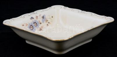 Zsolnay búzavirág mintás étkészlet, kézzel festett, egy tányéron máz alatti hajszálrepedésekkel, egy...