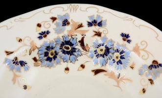 Zsolnay búzavirág mintás étkészlet, kézzel festett, egy tányéron máz alatti hajszálrepedésekkel, egy...