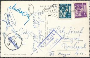 1954 A magyar labdarúgó válogatott keret néhány tagjának aláírása Egyiptomból küldött képeslapon (Pu...