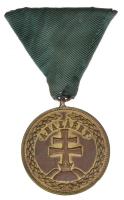 1939. "Magyar Bronz Érdemérem" aranyozott bronz kitüntetés mellszalagon T:2 kopott aranyozás Hungary 1939. "Hungarian Bronze Merit Medal" gilt Br decoration with ribbon C:XF worn gilding NMK 392.