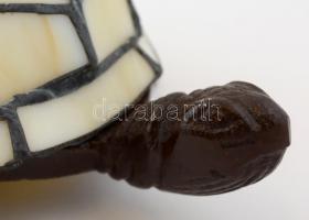 Teknős formájú asztali lámpa, Tiffany stílusú,  hibátlan, festett spiáter, anyagában színezett üveg,...