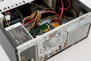 Használt számítógép.
ASUS P5KPL-AM EPU alaplap,
Intel Pentium(R) Dual-Core E5700 3.00GHz CPU,
Kin...