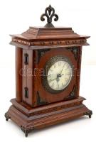 Dekoratív modern asztali óra, fa ház fém veretekkel, müködik,  m:28 cm 19×10 cm