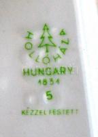 Hollóházi népviseletbe öltözött lány, kézzel festett, jelzett, hibátlan, festék hibával, m:28 cm