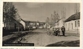 Szászlekence, Lechinta; utcakép ökör szekérrel / street, ox cart, photo