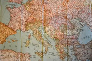 cca 1941 Európa politikai térképe, a borítón irredenta idézettel, Dr. Schmidt Tibold, Budapest, Magy...