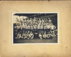 cca 1920 birkózók az MTK pályán fotó 24x20 cm lapon