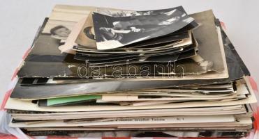 cca 1960-1980 Nagy vegyes, részben átnézetlen fotó tétel: különféle színészek, hírességek fotói, saj...