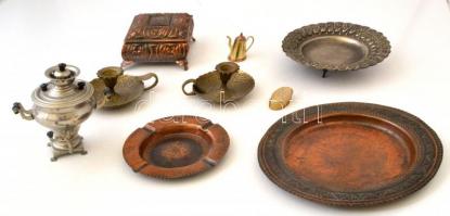 Fém és réz tárgyak: doboz, mini szamovár, tálak, mini kiöntő, összesen: 9 db