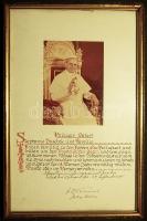 Pápai áldás VI. Pál fényképével Dr. Diego Venini pápai megbízott, bíboros saját kézzel írt soraival és aláírásával keretben 24x37 cm