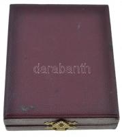 Csehszlovákia DN "Klement Gottwald" Br emlékérem rögzítve dísztokban, a tokban még "V...