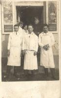 1930 Budapest XX. Pesterzsébet, Vörösmarty út 143. Hentesüzlet, magyar királyi államrendőr - 2 db fotó képeslap / butcher&#039;s shop, policeman - 2 photo (fl)